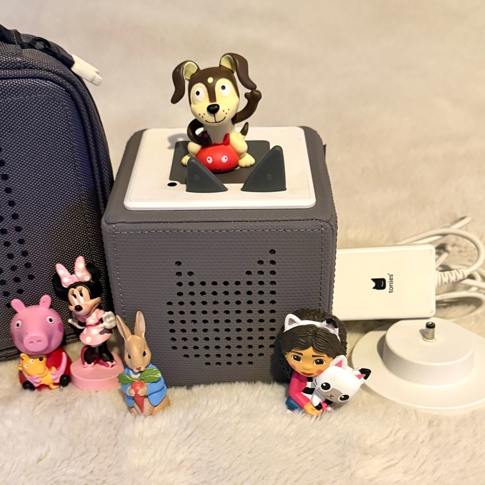 Toniebox Starter Set in Grey with Case and 6 Additional Tonies -Like New $225 - Picture 5 of 6